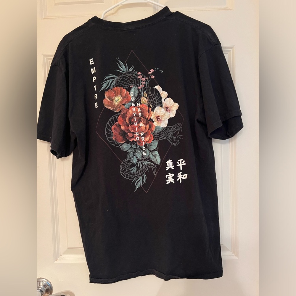 Empyre Graphic T-shirt Large